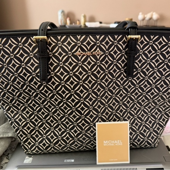 Michael Kors Jet Set Geometric Black and Cream Medium Tote - Picture 1 of 3